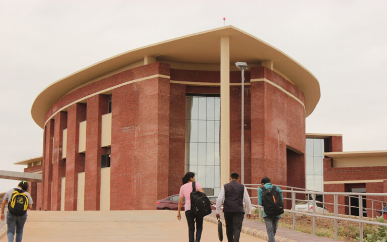 Amity University Gwalior B.Tech Fees 2025: Complete Course-Wise Fee Structure & Hostel Cost