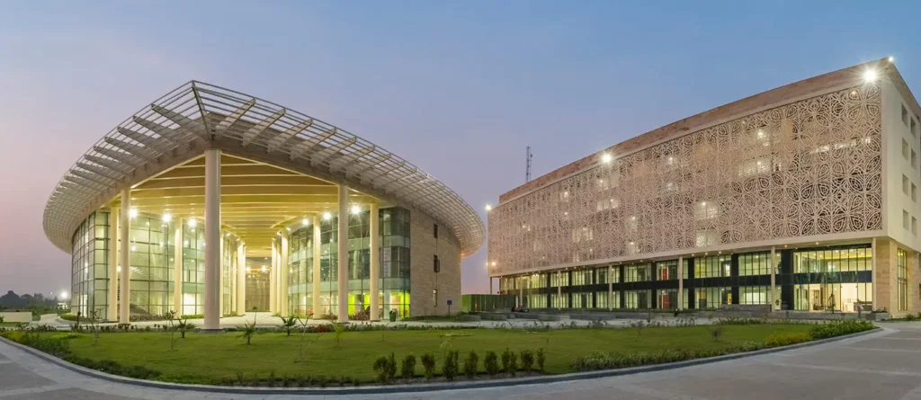 Amity University Kolkata BTech Fees 2025: Course Wise Fee Structure, Hostel & Scholarship