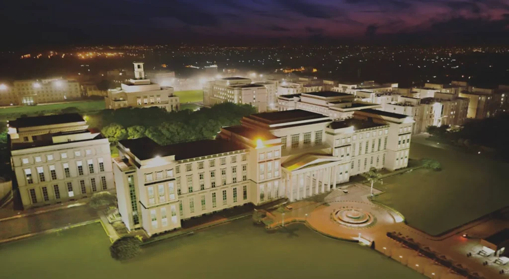 Amity University Lucknow B.Tech CSE Fees 2025: Full Fee Structure, Hostel, Scholarships & Admission Details