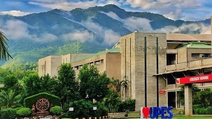 UPES Dehradun BTech CSE Fees bg image