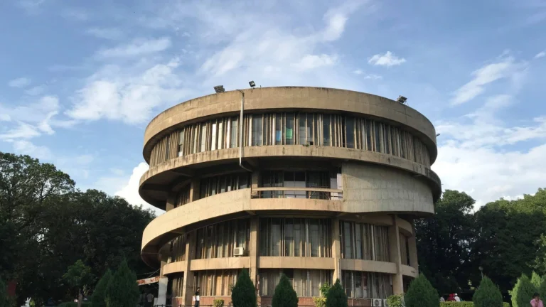 Punjab University BTech Admission bg image