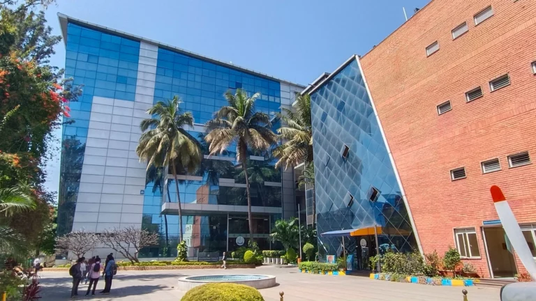 Dayananda Sagar University BTech Fees bg image