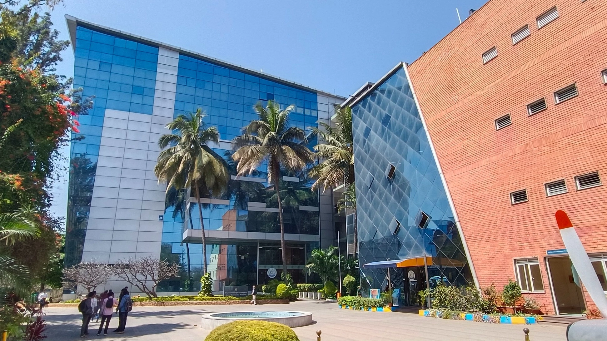 Dayananda Sagar University BTech Fees bg image