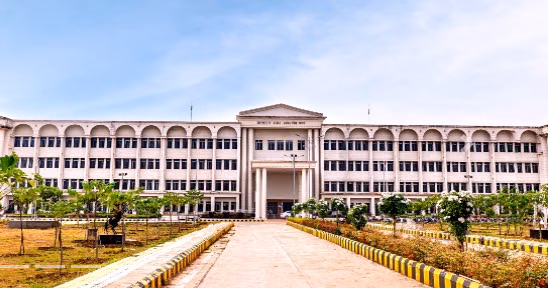 Rashtrasant Tukadoji Maharaj Nagpur University B.Des Admission Process 2026: Eligibility, Exam Pattern, Fees, and Placements