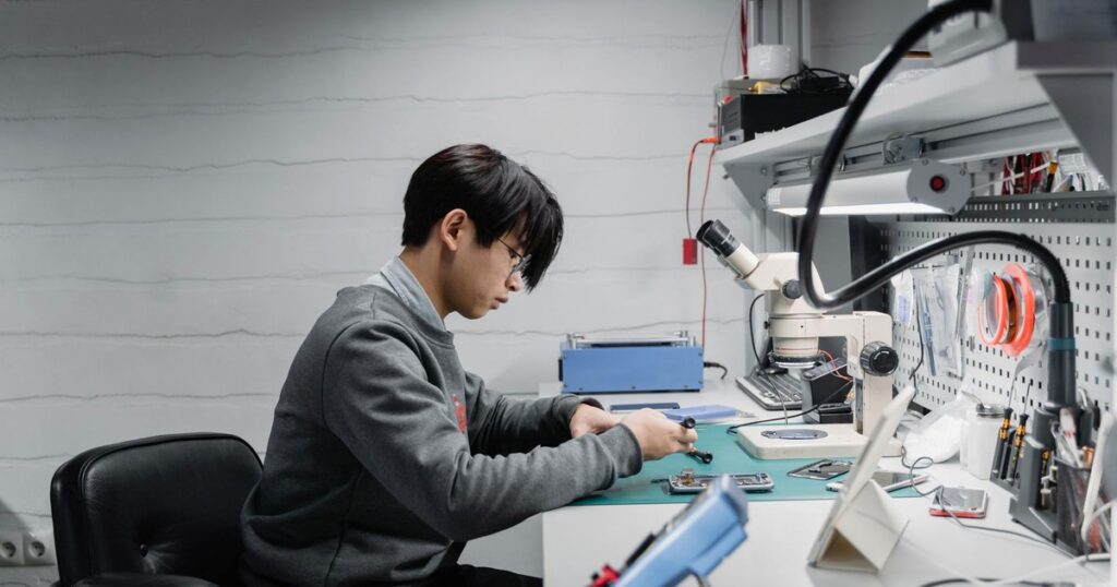 Diploma in Electronics: 2026 Comparisons & Career Guide