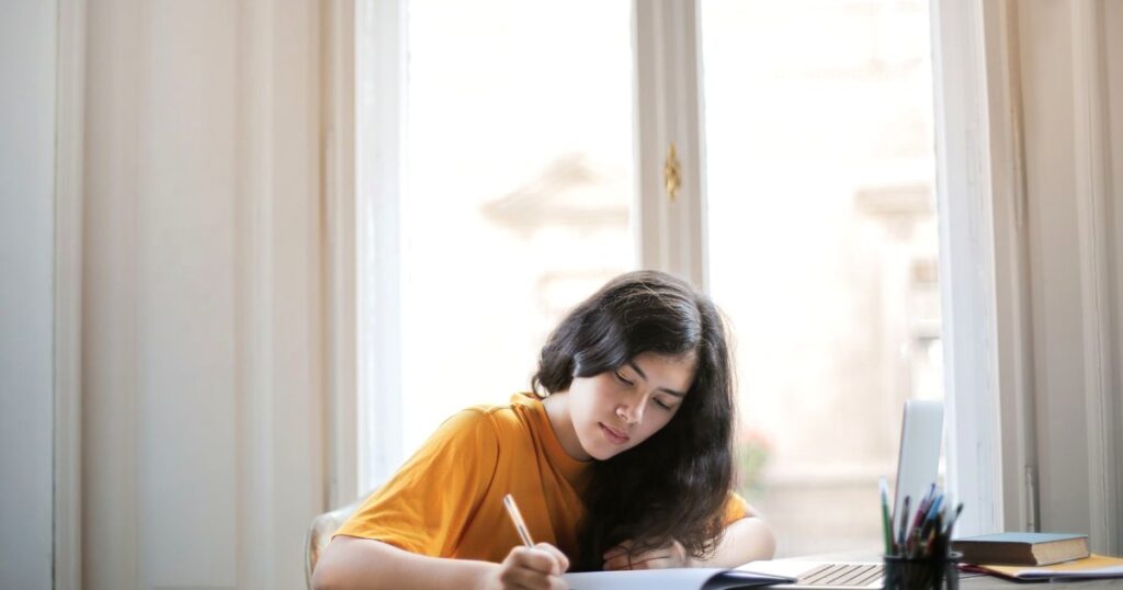 MA in Hindi Salary in India (2026) – Arts Stream
