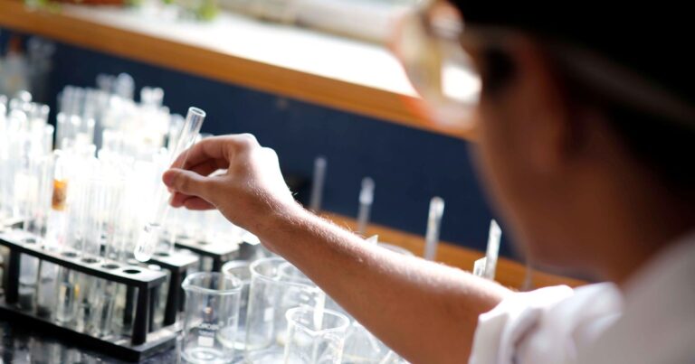 Distance & Online M.Sc in Chemistry in India 2026: Universities, Fees, Eligibility & Admission