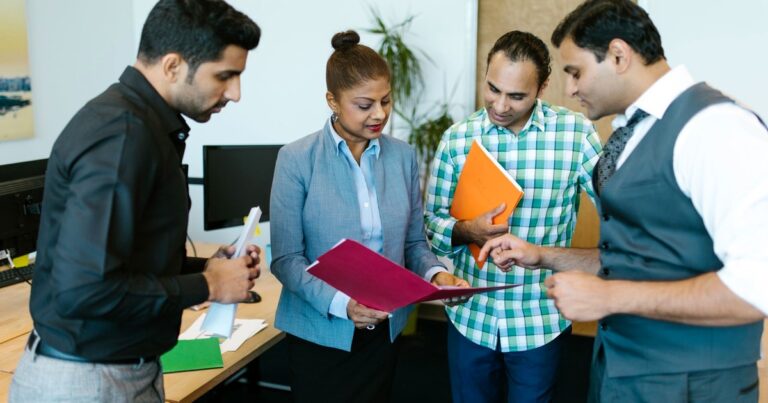 MBA HR vs MBA Marketing & Finance (2026): Which is Better?