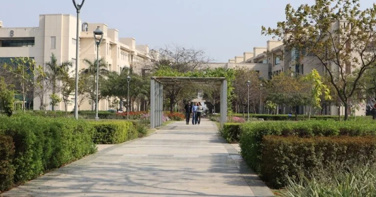 BMLT Course Details in Hindi: Eligibility, Fees, Syllabus & Salary 2026