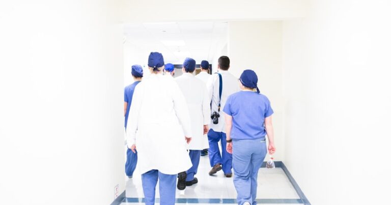 Medical Lab Technology Course Details in Hindi: Eligibility, Fees, Syllabus & Salary 2026